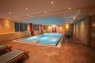 Swimming Pool Bellevue Rheinhotel