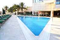 สระว่ายน้ำ Sheraton Dubai Creek Hotel & Towers