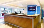 Lobi 3 Travelodge London Kings Cross Royal Scot Hotel