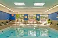 Swimming Pool Hampton Inn & Suites by Hilton Toronto Downtown