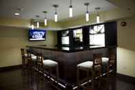 Quầy bar, cafe và phòng lounge Hampton Inn & Suites by Hilton Toronto Downtown