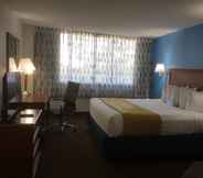 ห้องนอน 7 Days Inn & Suites by Wyndham Tallahassee Conf Center I-10