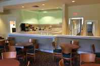 Bar, Cafe and Lounge Days Inn & Suites by Wyndham Tallahassee Conf Center I-10