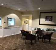 Lobby 6 Days Inn & Suites by Wyndham Tallahassee Conf Center I-10