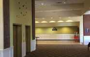 Lobby 4 Days Inn & Suites by Wyndham Tallahassee Conf Center I-10