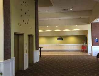 Lobby 2 Days Inn & Suites by Wyndham Tallahassee Conf Center I-10