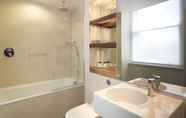 In-room Bathroom 2 Thistle Holborn