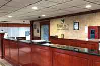 Lobby Quality Inn & Suites