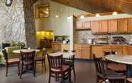 Restoran 4 Comfort Inn & Suites Syracuse-Carrier Circle