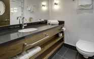 In-room Bathroom 3 Sandman Signature London Gatwick Hotel