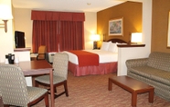 Kamar Tidur 7 Auburn Place Hotel & Suites - Paducah