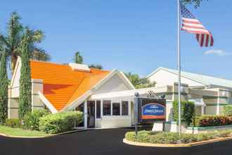 ภายนอกอาคาร 4 Howard Johnson by Wyndham Vero Beach / Downtown