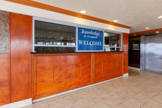 Lobby 4 Travelodge by Wyndham Cleveland Airport