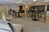 บาร์ คาเฟ่ และเลานจ์ Holiday Inn Montréal Centre-Ville Downtown, an IHG Hotel