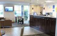Lobby 2 Days Inn by Wyndham Seatac Airport