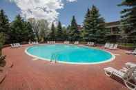 Swimming Pool Little America Hotel