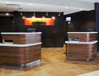 Lobi 2 Courtyard by Marriott Portland Beaverton