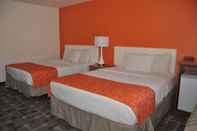 Bedroom Howard Johnson by Wyndham Roseburg