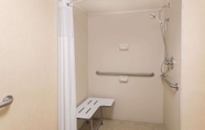 In-room Bathroom 5 Baymont by Wyndham Griffin