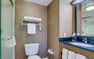 Toilet Kamar 2 Fairfield Inn by Marriott Portsmouth-Seacoast