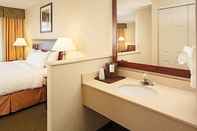 In-room Bathroom Comfort Suites South Burlington near University