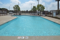 Swimming Pool New Victorian Inn & Suites