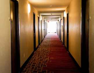 Lobi 2 Americas Best Value Inn & Suites Forest Grove Hillsboro