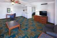 Common Space La Quinta Inn by Wyndham Austin Oltorf