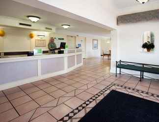 Lobby 2 La Quinta Inn by Wyndham Austin Oltorf