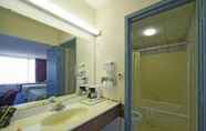 In-room Bathroom 7 Express Airport Inn