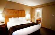 Bedroom 7 Mirabeau Park Hotel & Convention Center