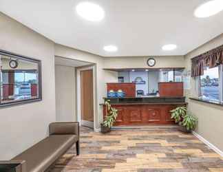 Lobi 2 Days Inn by Wyndham Clarksville TN