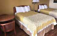 Bedroom 5 Days Inn by Wyndham Clarksville TN