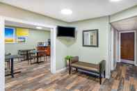 Lobby Days Inn by Wyndham Clarksville TN