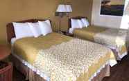 Bedroom 3 Days Inn by Wyndham Clarksville TN