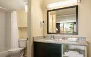 Toilet Kamar 7 Days Inn by Wyndham Clearwater/Gulf to Bay