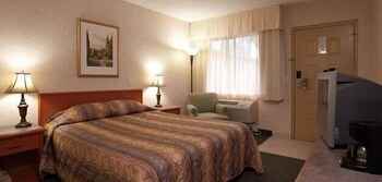 Bedroom 4 Langley Hwy Hotel