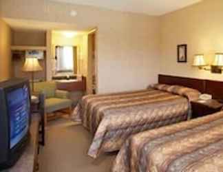 Bedroom 2 Langley Hwy Hotel