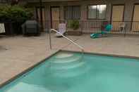 Swimming Pool Langley Hwy Hotel