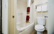 Toilet Kamar 7 Red Roof Inn Paducah