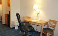 Phòng ngủ 4 Days Inn & Suites by Wyndham Bridgeport - Clarksburg