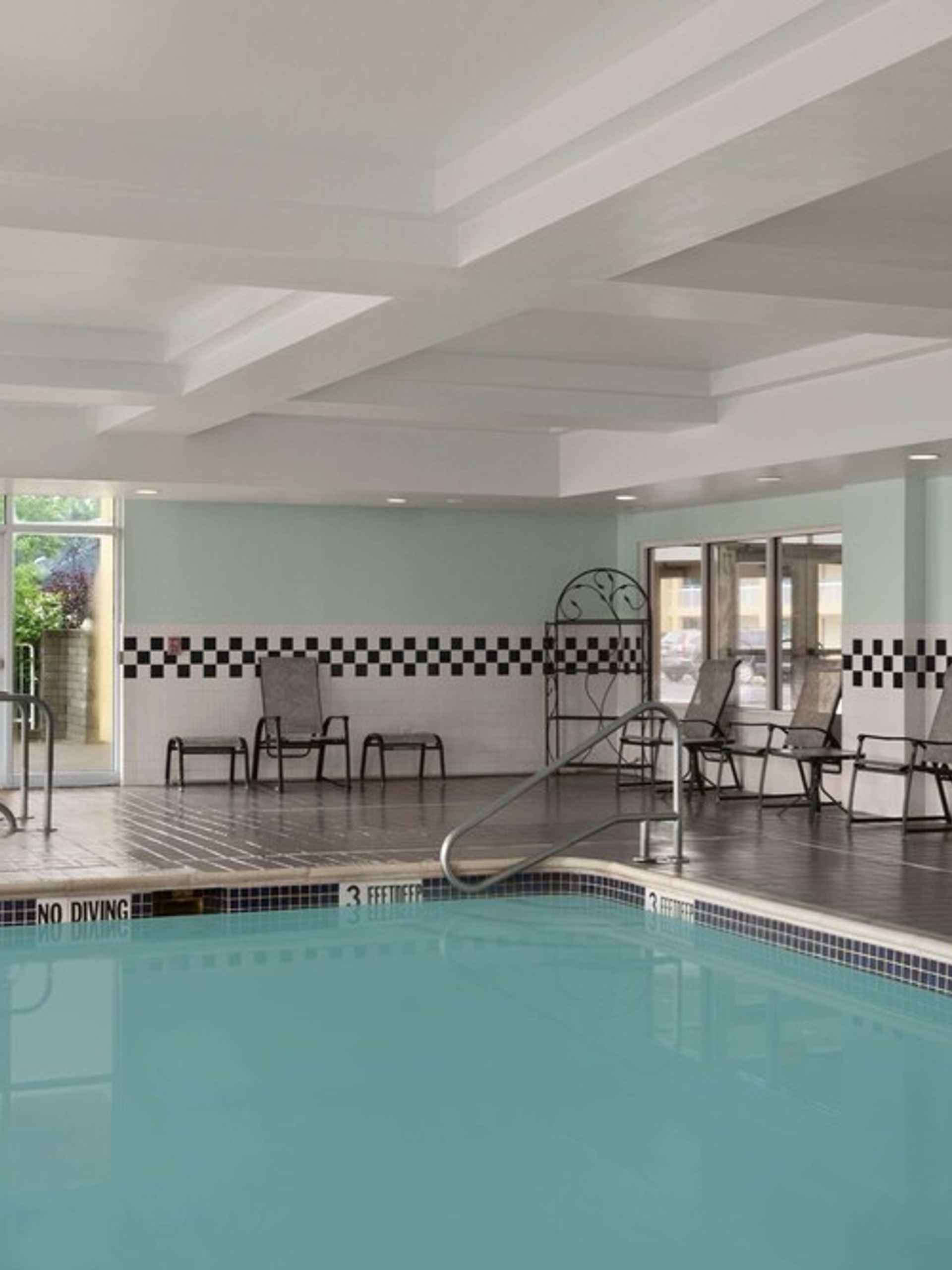 Swimming Pool Days Inn & Suites by Wyndham Albany