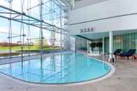 Swimming Pool Hilton London Heathrow Airport Hotel