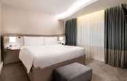 Bedroom 6 Hilton London Heathrow Airport Hotel