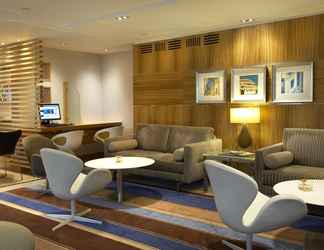 Lobby 2 Hilton London Heathrow Airport Hotel