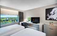 Bedroom 7 Hilton London Heathrow Airport Hotel