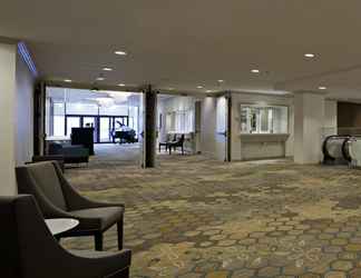 Lobby 2 Delta Hotels by Marriott Winnipeg