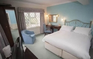 Bedroom 5 Shillingford Bridge Hotel