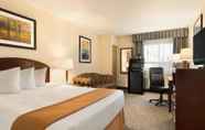 Kamar Tidur 4 Emerald Hotel & Suites