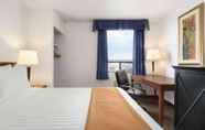 Kamar Tidur 2 Emerald Hotel & Suites